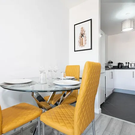 Maevela Apartments: Cube View City Centre With Balcony Apartment
